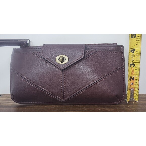 Maurices Burgundy Faux Leather Chevron Turn Lock Wristlet Wallet NEW - Picture 8 of 9